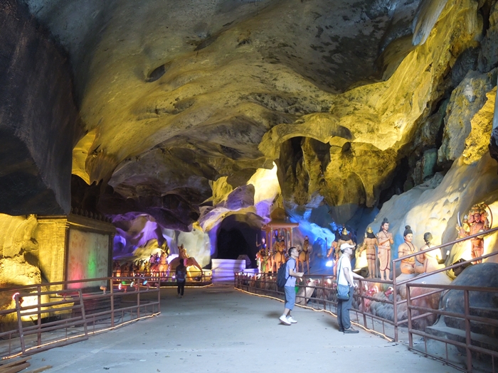 クアラルンプール観光1 不思議な洞窟バトゥ・ケーブ、そしてツインタワー！さらに錦織選手。。