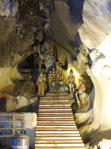 クアラルンプール観光1 不思議な洞窟バトゥ・ケーブ、そしてツインタワー！さらに錦織選手。。