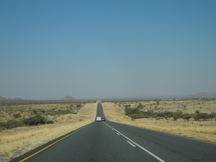 ナミビアレンタカーの旅 Part1 ウィントフックからセスリム/ナミブ砂漠へ！
