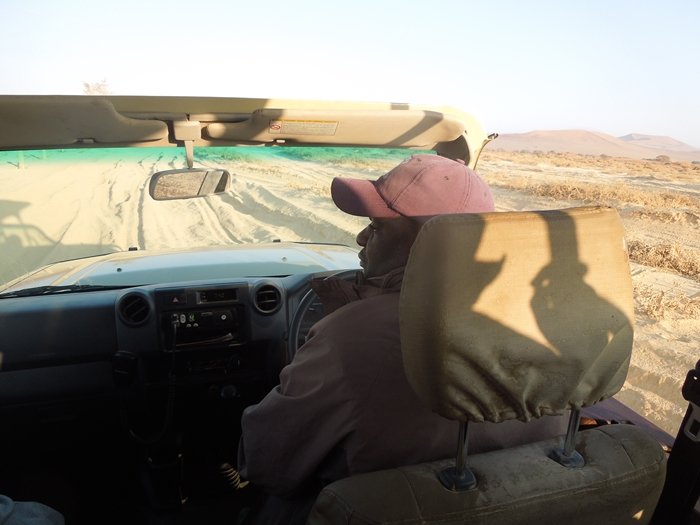 ナミビアレンタカーの旅 Part2 赤い砂漠と白い死の沼地へ！ソッサスフレイとデッドフレイ