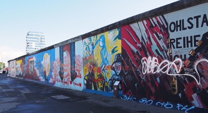 【ドイツ09】冷戦の跡・ベルリンの壁と、個性的なアンペルマン登場！ベルリン観光１