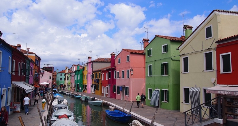 【イタリア17】ヴェネチアへ来たら島巡りもオススメ。カラフル好き必見！ブラーノ島！