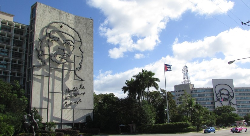 【キューバ04 世界遺産】革命の爪痕残るハバナ。革命広場にはチェ・ゲバラの姿～ハバナ観光２～
